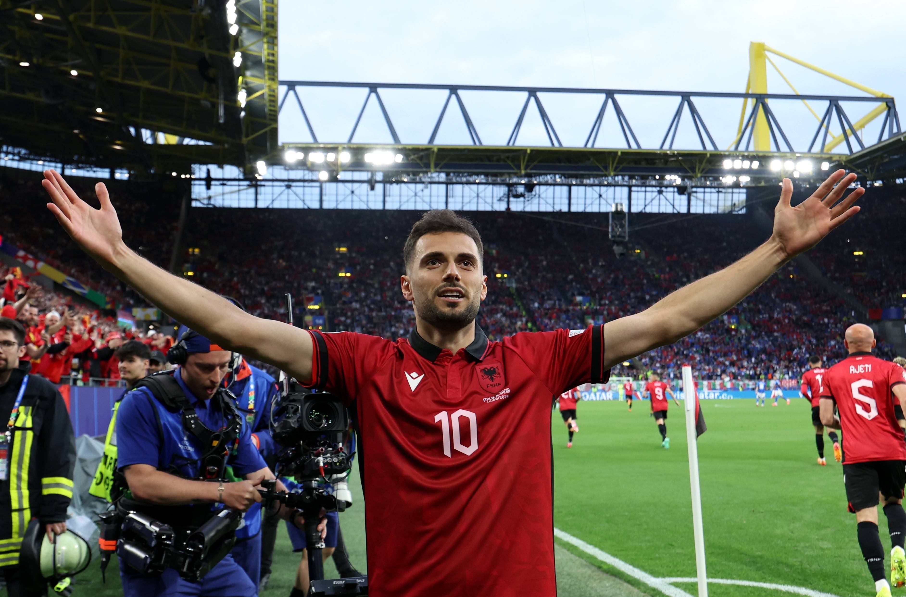 关于欧洲足球决赛名额扩大,各国队伍蓄势待发的信息 关于欧洲足球决赛名额扩大,各国队伍蓄势待发的信息