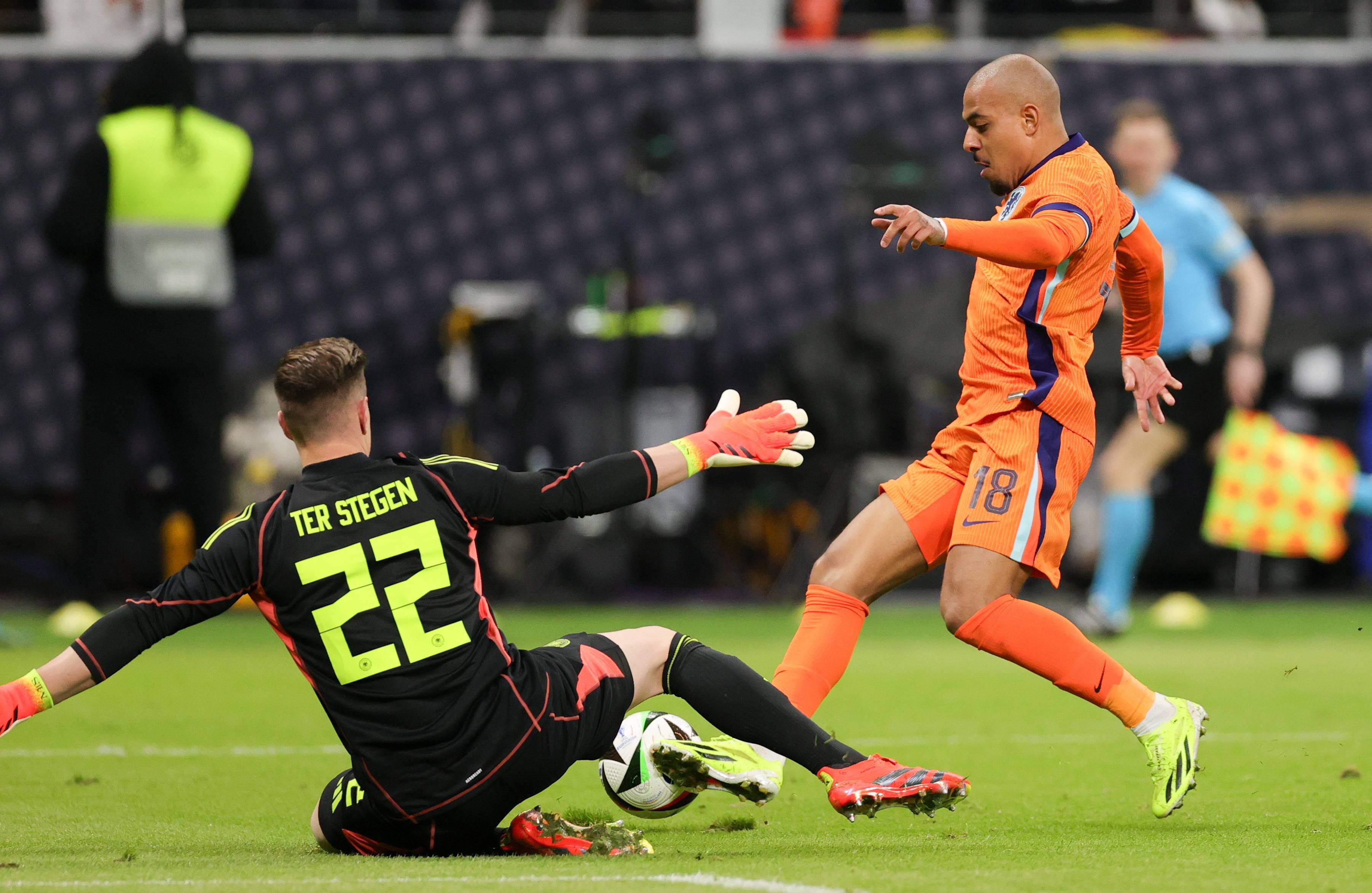 荷兰队在足球比赛中创造惊人战绩 荷兰队在足球比赛中创造惊人战绩