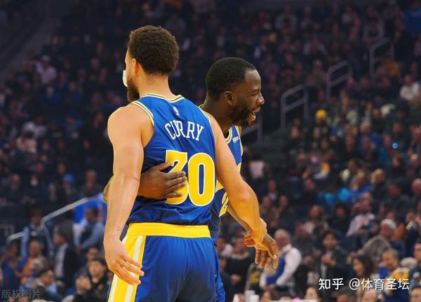 勇士主场大胜马刺，卫冕冠军实力强劲