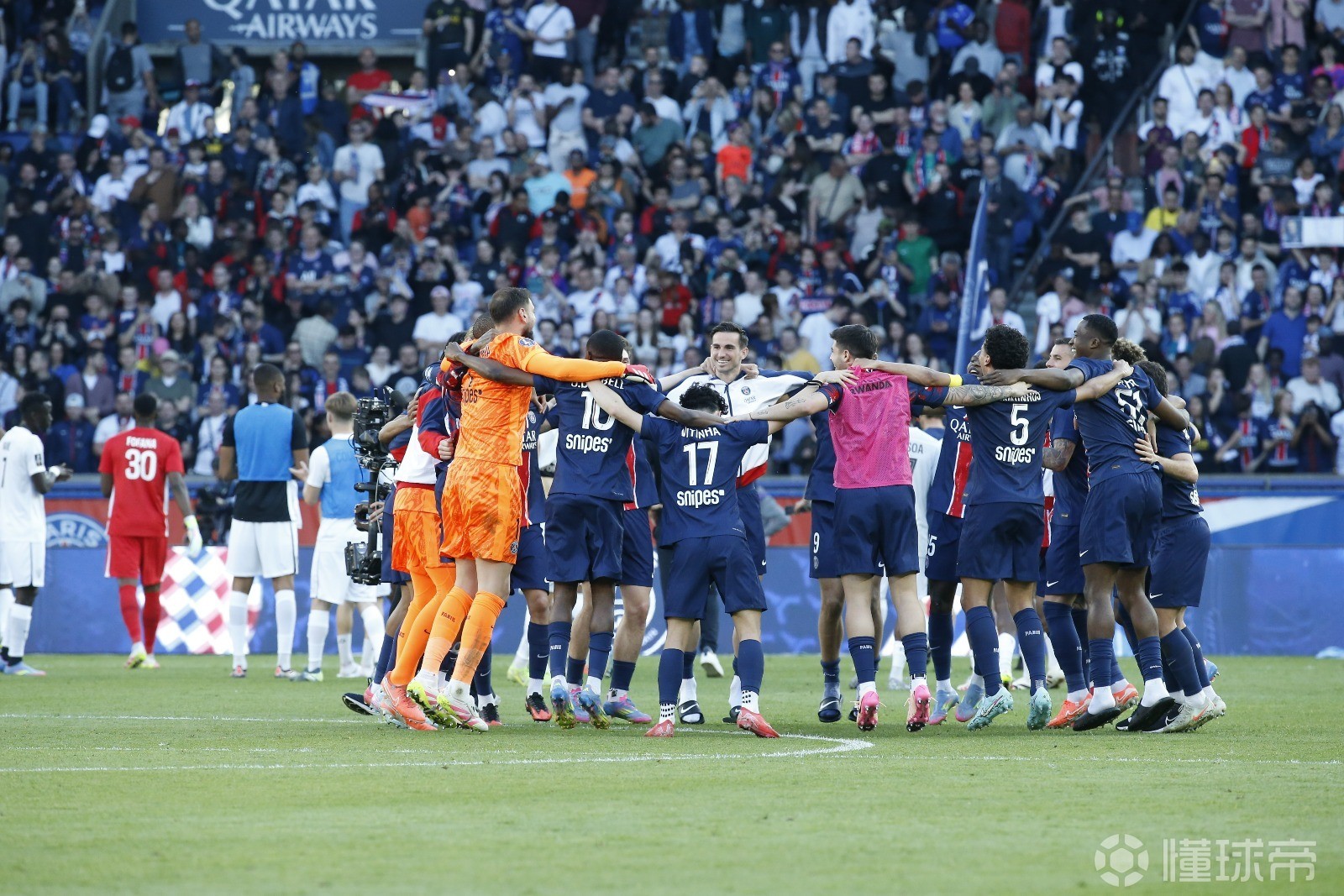 马尔蒂尼传射,马赛客场大胜兰斯的简单介绍 马尔蒂尼传射,马赛客场大胜兰斯的简单介绍