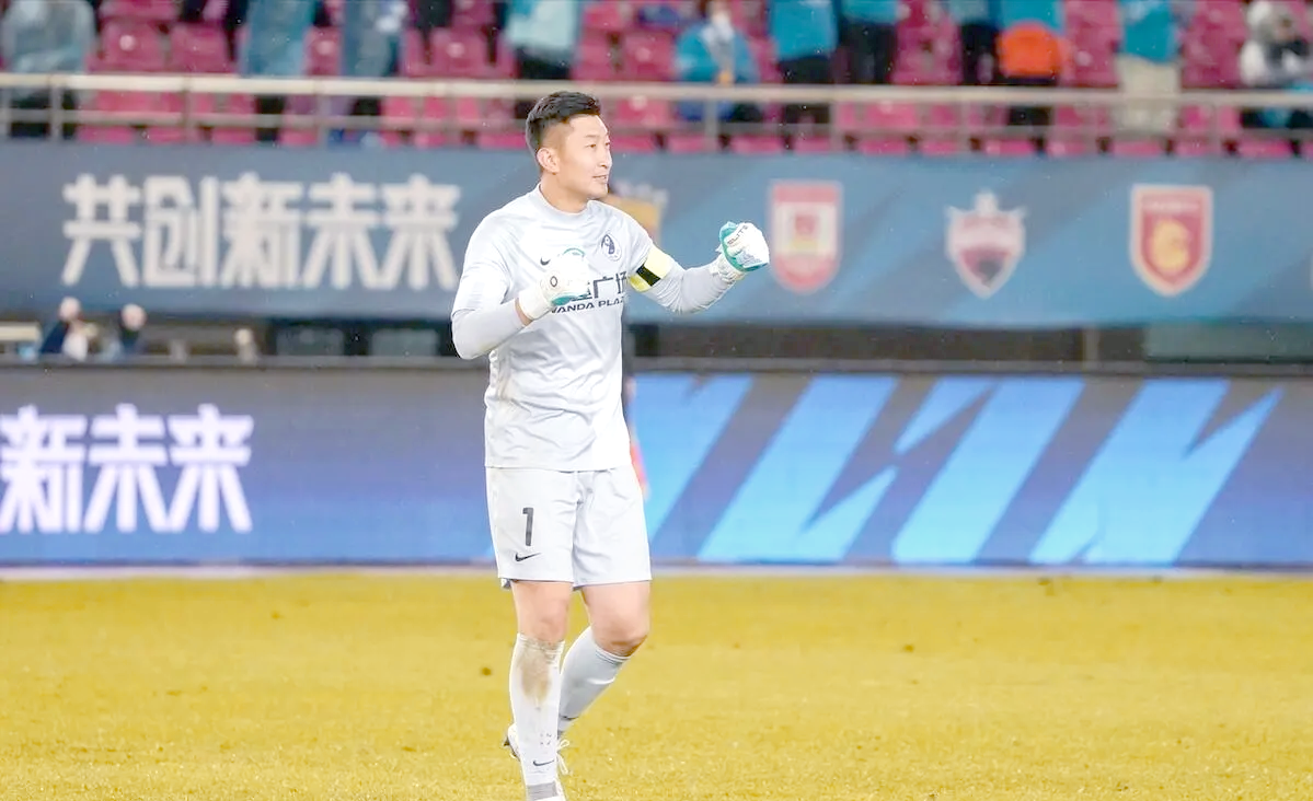 包含大连人队长传学子登顶,赛场精彩表现的词条 包含大连人队长传学子登顶,赛场精彩表现的词条