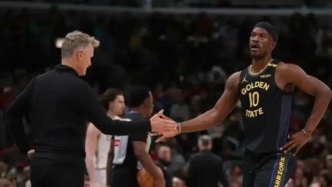 开云体育app-勇士客场大胜尼克斯，汤普森神勇表现