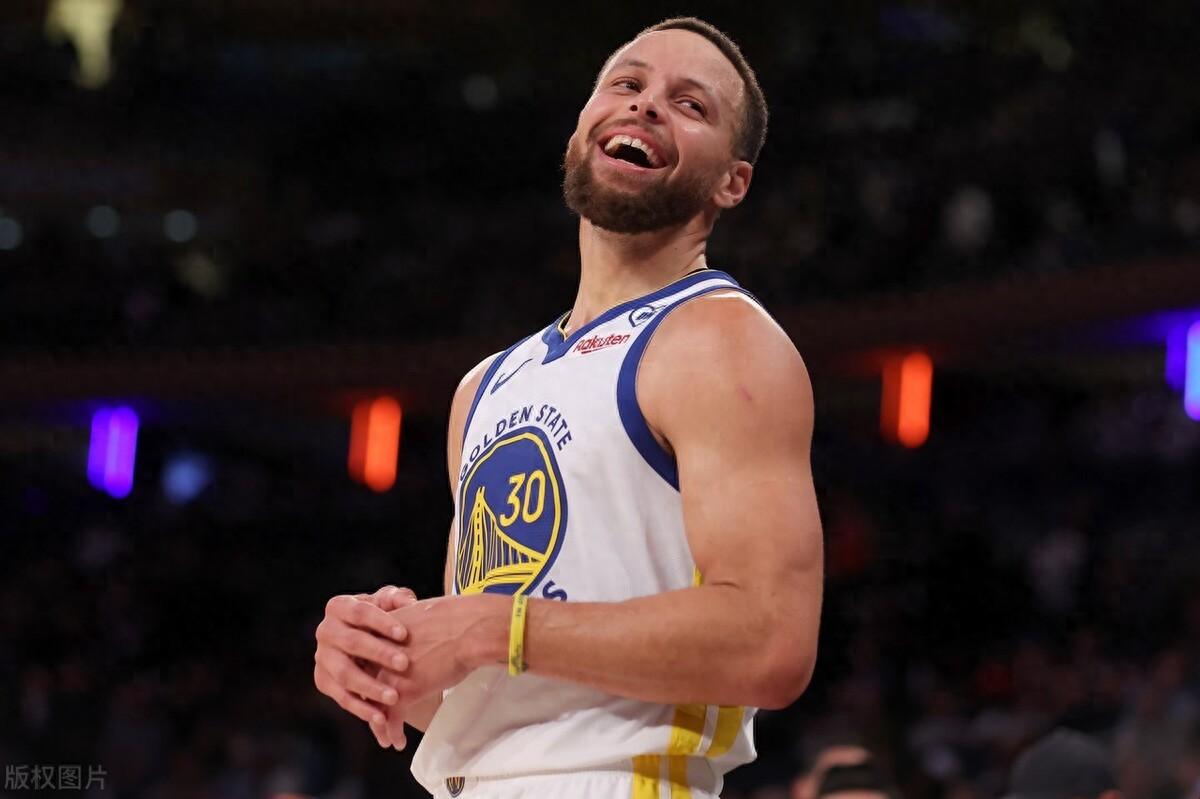 勇士客场大胜尼克斯,汤普森神勇表现 勇士客场大胜尼克斯,汤普森神勇表现