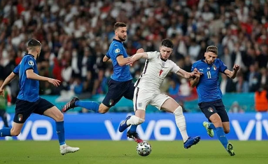 包含意大利英格兰打平，欧预赛战况回顾的词条