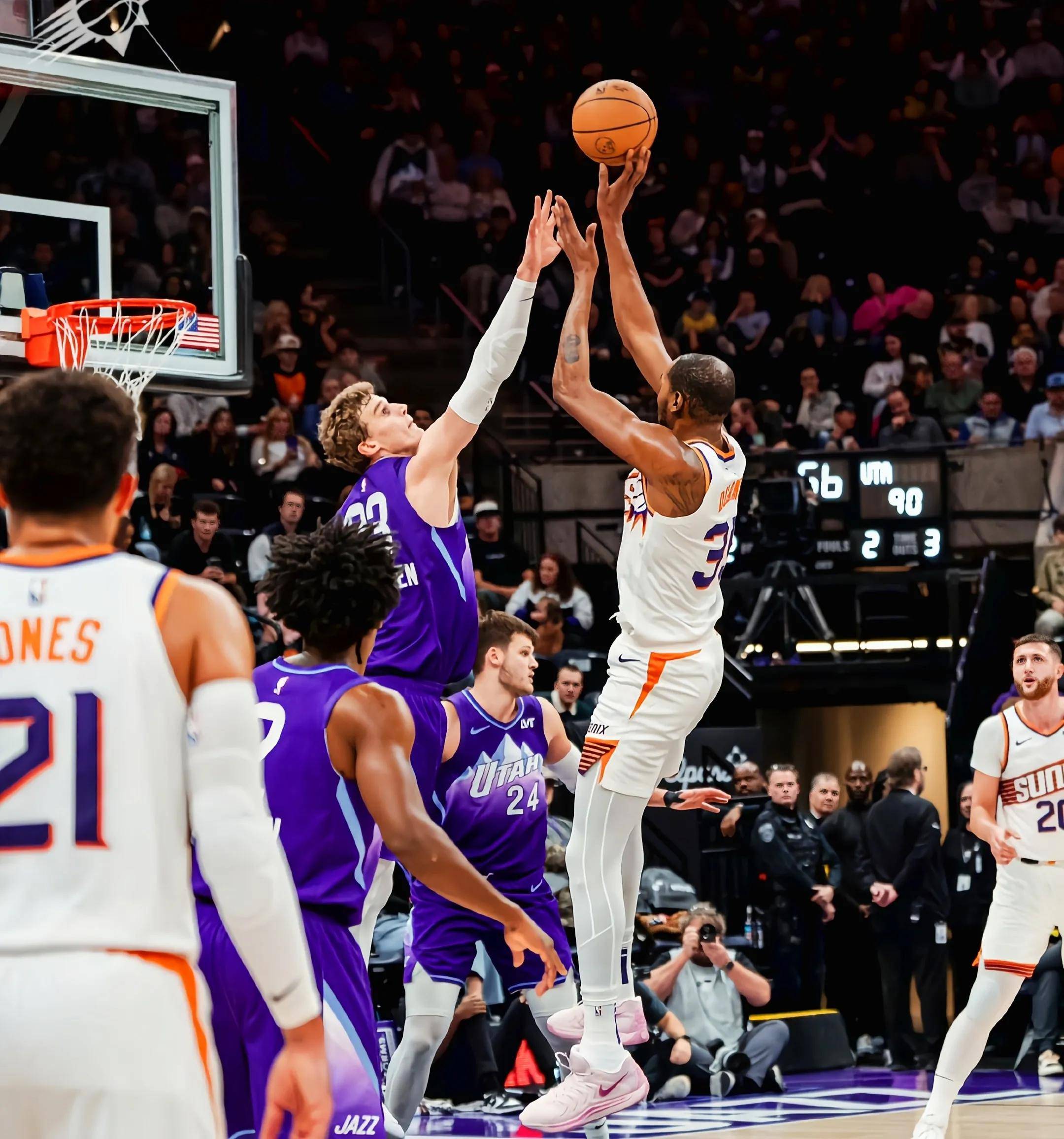 美职篮太阳队击败湖人队获胜