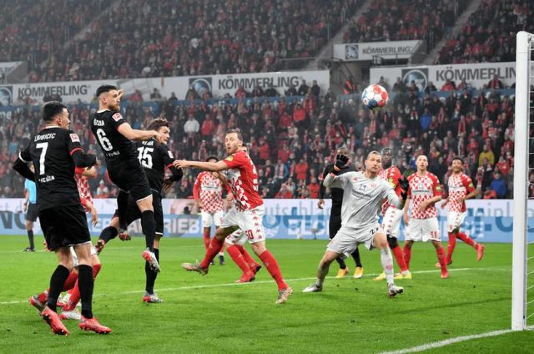 法兰克福球员踢出漂亮进球，向欧洲豪门宣战的简单介绍