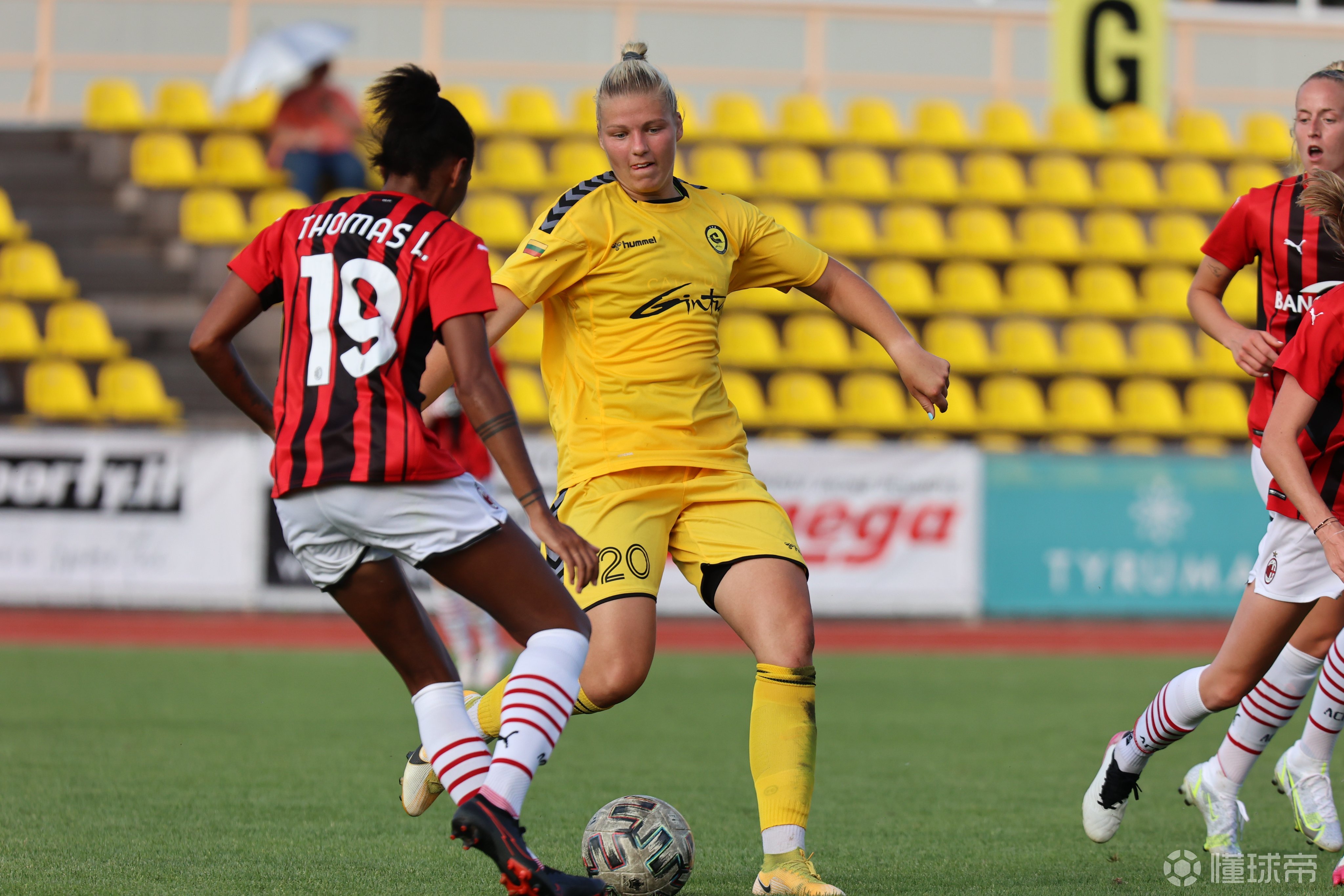 开云体育入口-加拿大姑娘赢得本赛季首场胜利