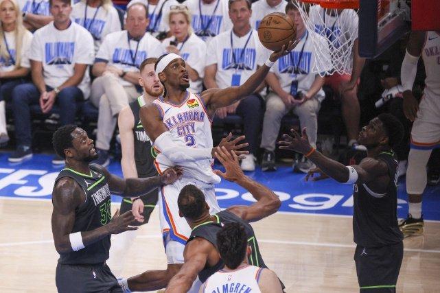 加拿大姑娘赢得本赛季首场胜利 加拿大姑娘赢得本赛季首场胜利