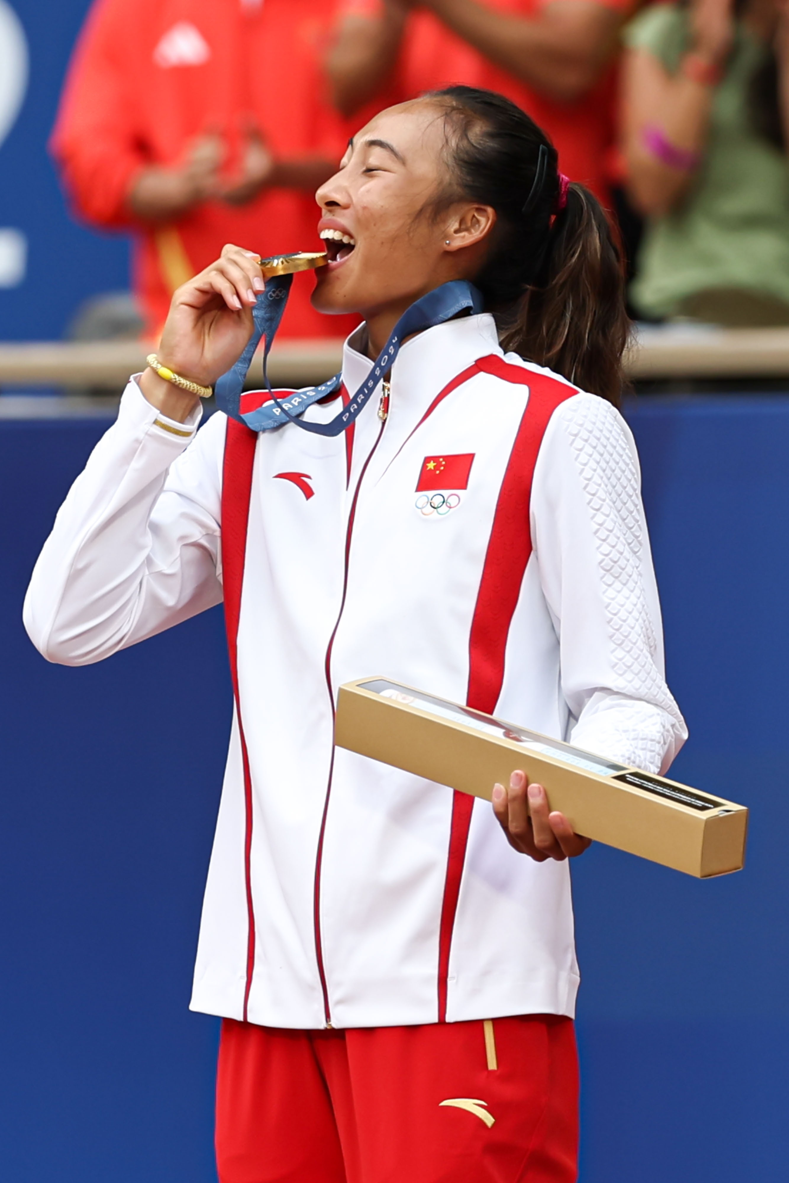 选手们在赛场上展现出色表现引发观众热情