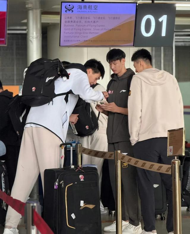 球队备战比赛全力以赴追求胜利 球队备战比赛全力以赴追求胜利