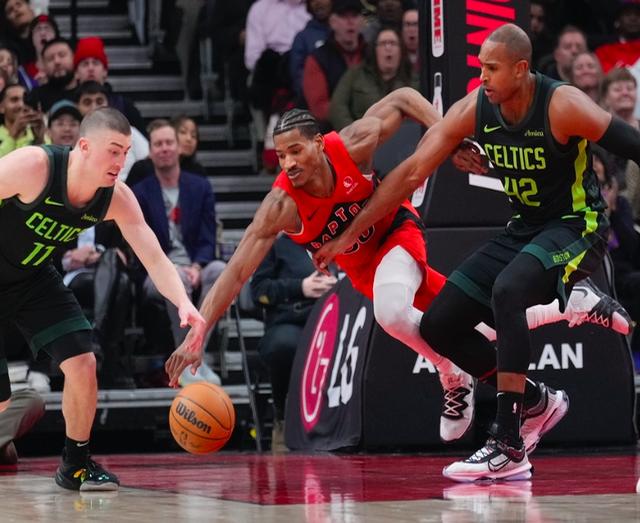 猛龙队新人光芒四射，帮助球队取胜