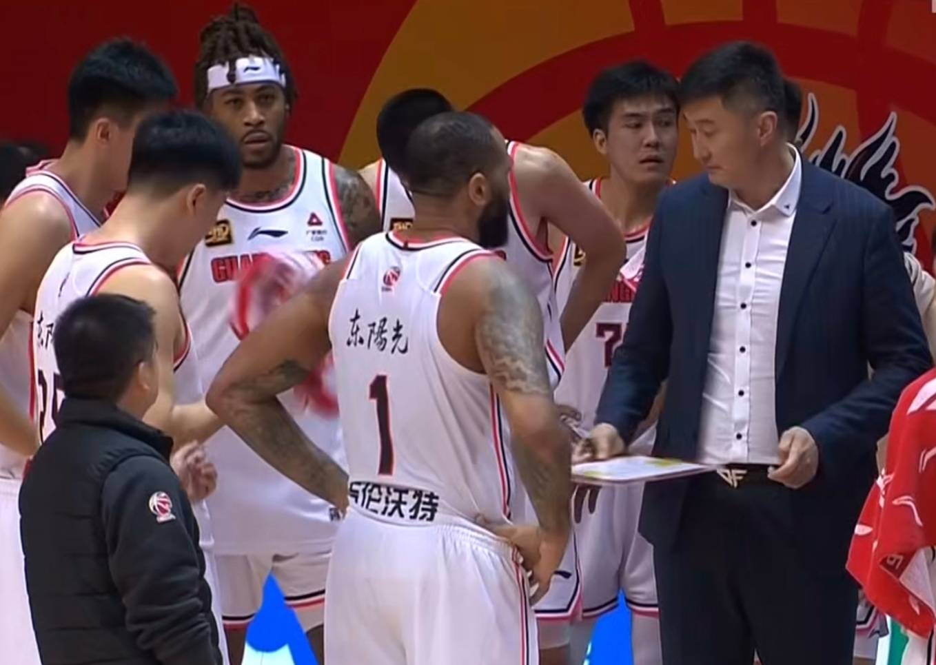 广东队大胜浙江队，继续领跑的简单介绍