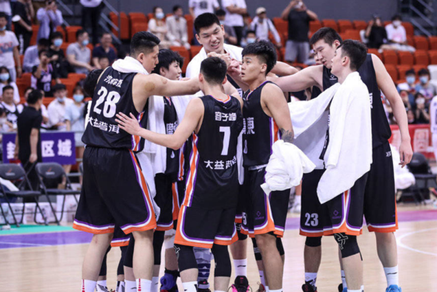 队员实力对决，惊心动魄一幕连连上演