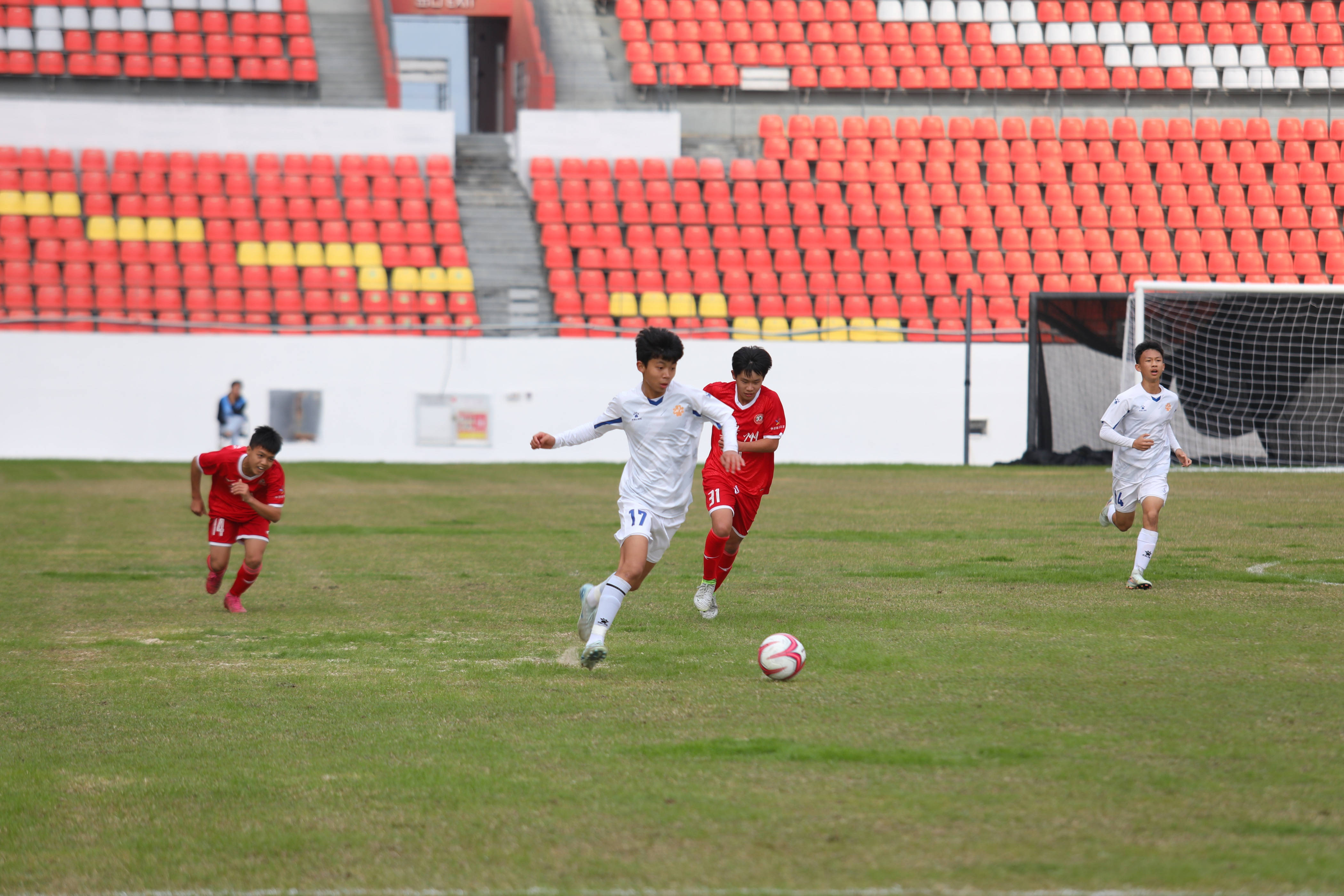 中国足球职业联赛的激烈比拼和精彩进球 中国足球职业联赛的激烈比拼和精彩进球