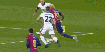 千回百转，欧冠联赛抢夺冠军宝座火爆进行