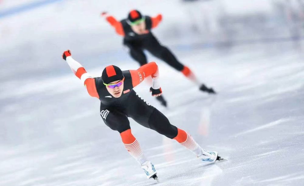 开云体育-荷兰游泳名将再度登顶！孙杨横扫卫冕