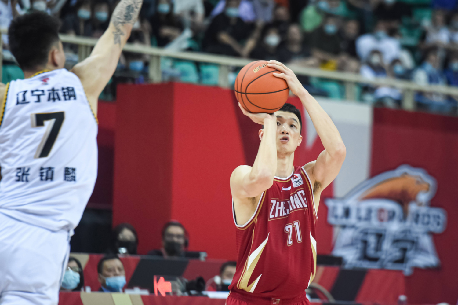 新疆之翼队员展现出色球技，协助球队实现逆转！