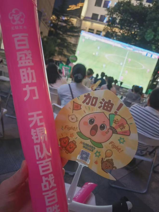 关于现场精彩剪影，队员们拼尽全力向胜利冲刺的信息