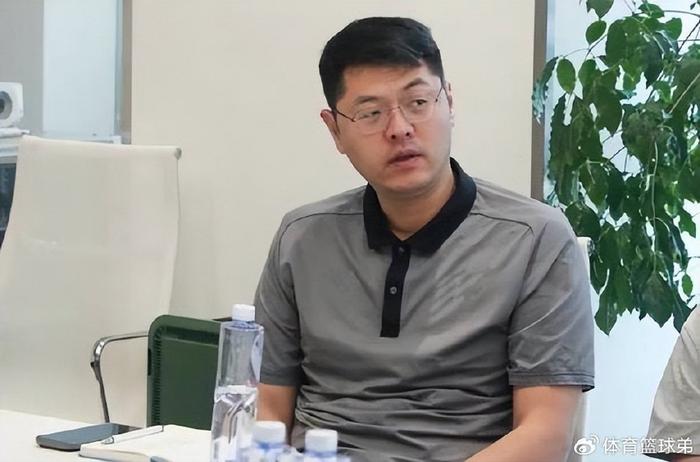 篮球运动员晋升为球队主教练