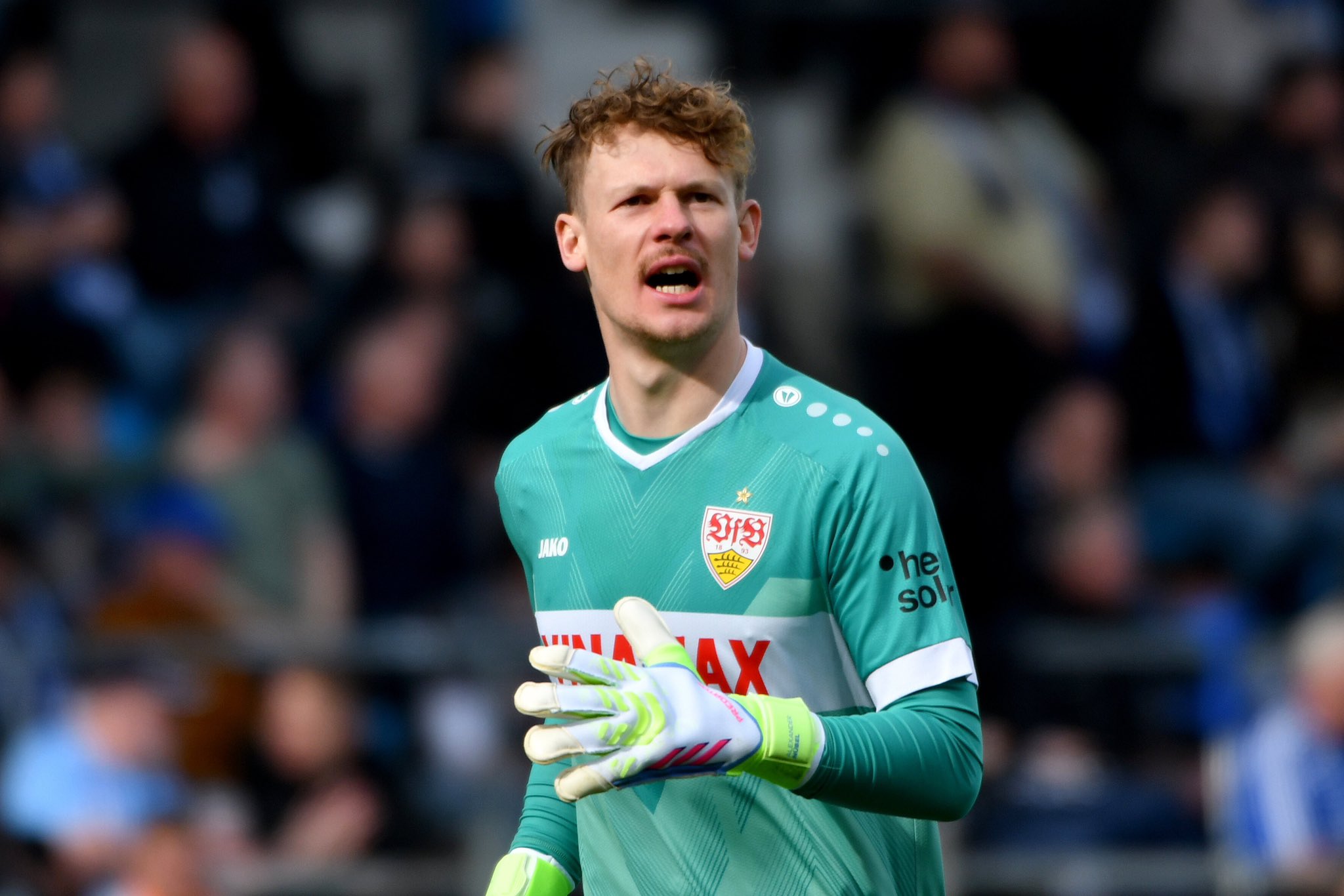 捷克国家门将入选勒沃库森首发,表现抢眼 捷克国家门将入选勒沃库森首发,表现抢眼