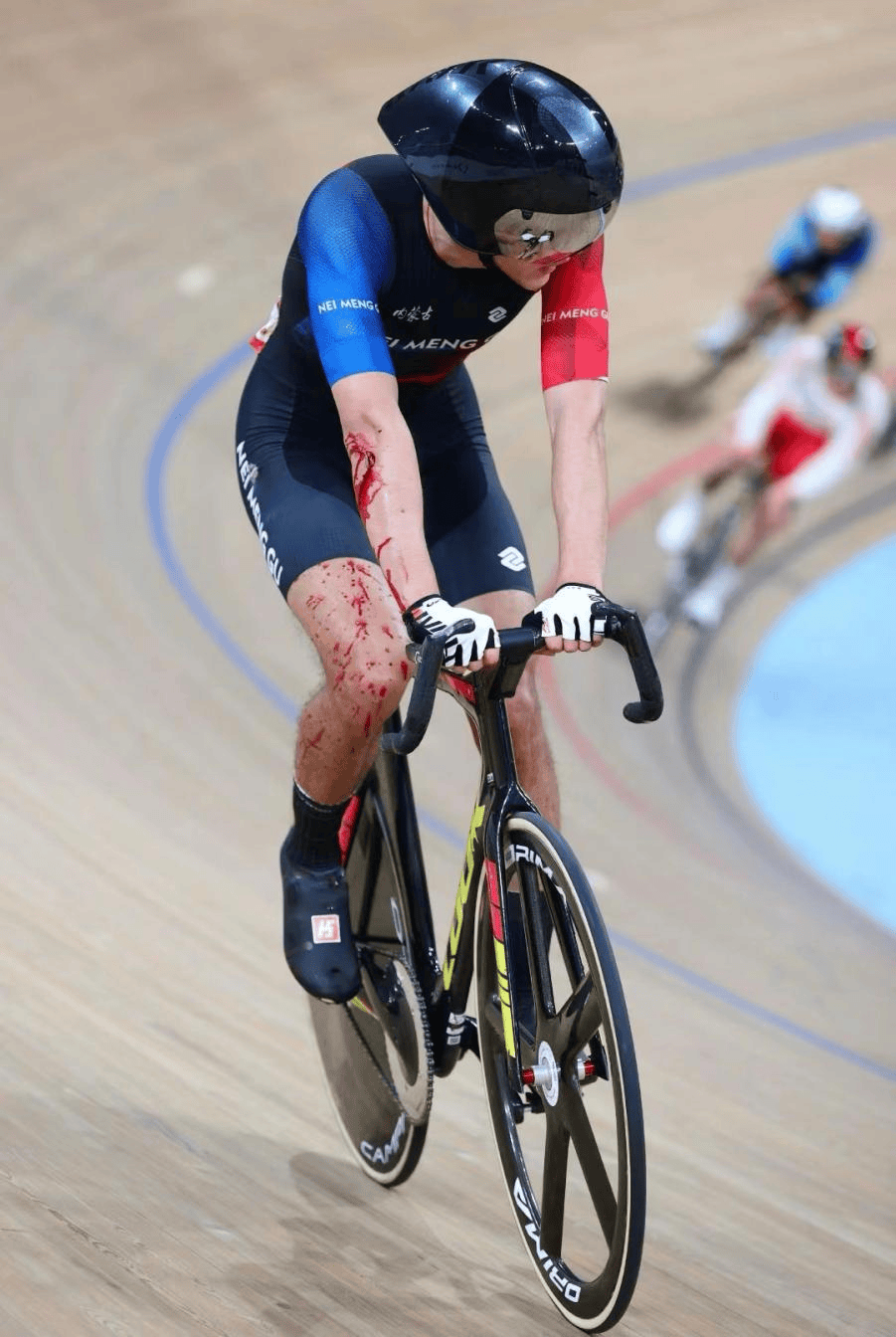 德国自行车赛场力拔头筹，笑纳冠军的简单介绍