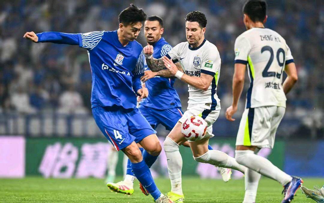 红虎队全队发挥稳定，主场战胜对手领先积分榜的简单介绍