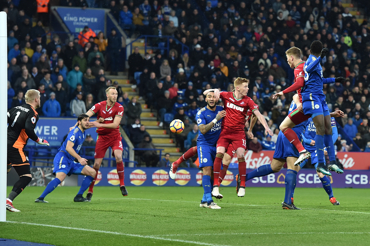 沙尔克客场平法兰克福表现平稳的简单介绍