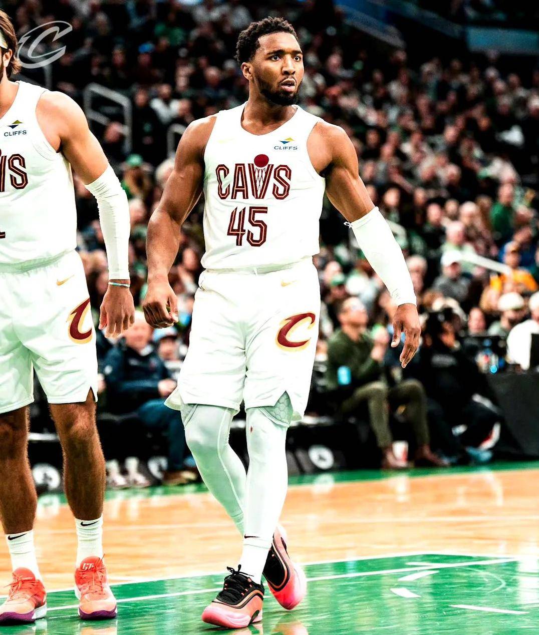 开云官网-骑士队大胜凯尔特人队晋级总决赛