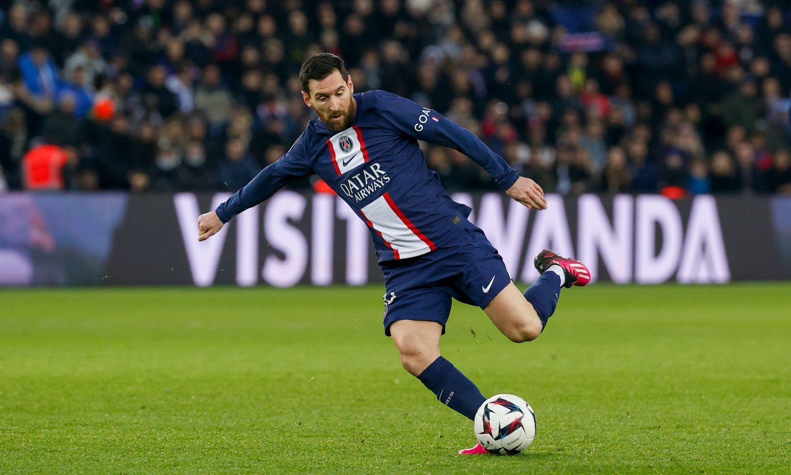 包含巴萨淘汰曼联，梅西神奇表现领航的词条