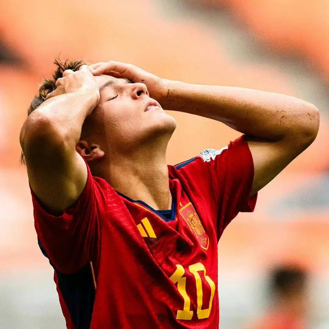 防守反击制胜：破门艰难卫冕冠军的简单介绍