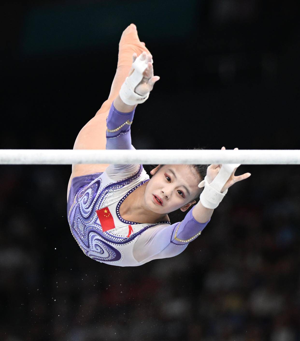 体操比赛场上，中国选手频频登顶领奖台