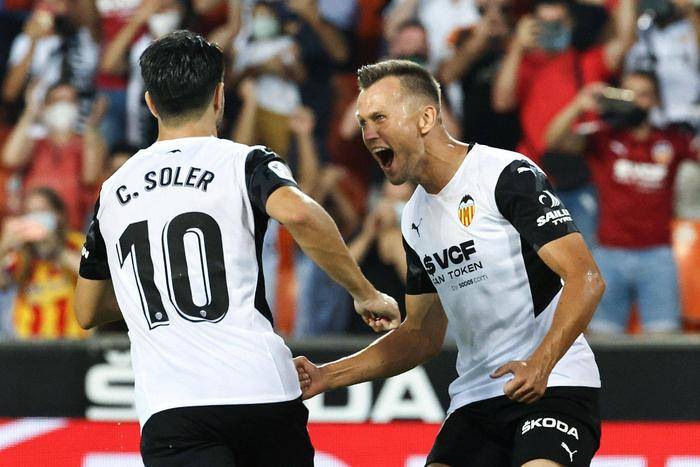 塞维利亚与瓦伦西亚的胜负之争，胜者为王