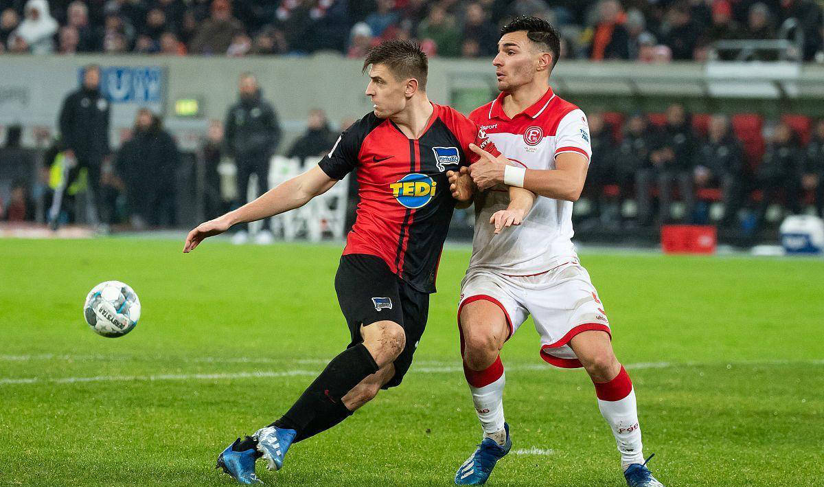 科隆主帅对球队表现不满，需调整战术的简单介绍