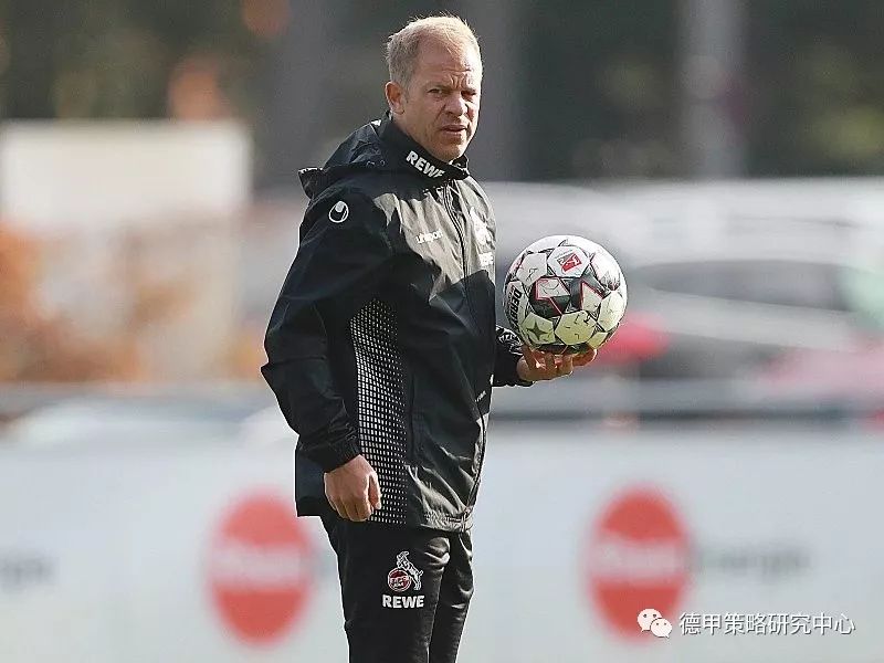科隆主帅对球队表现不满，需调整战术的简单介绍