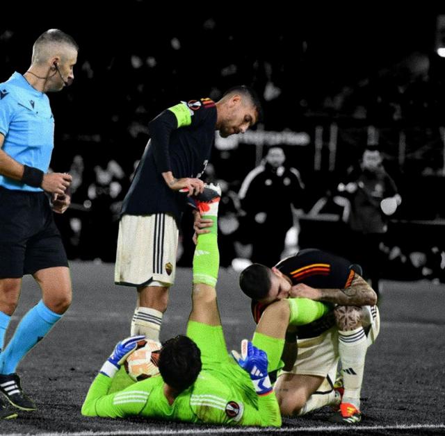 欧战中一位球员的惊人表现赢得掌声 欧战中一位球员的惊人表现赢得掌声