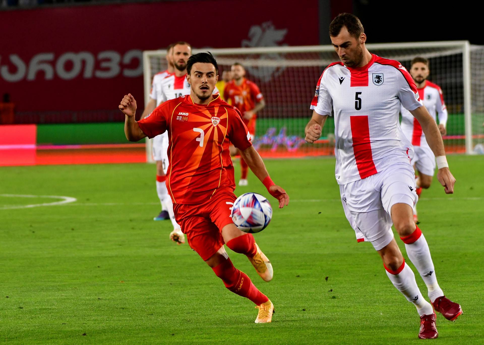 希腊队客场战平格鲁吉亚队，双方互不相让