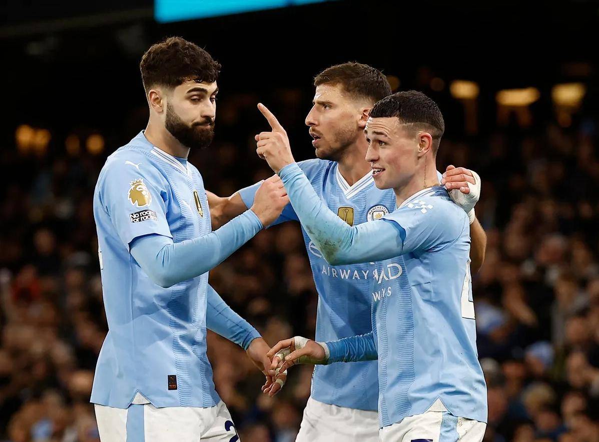 曼城在英超联赛中稳坐榜首，但面对多支强队挑战