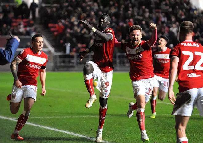 纽卡斯尔联客场逆转击败沃特福德