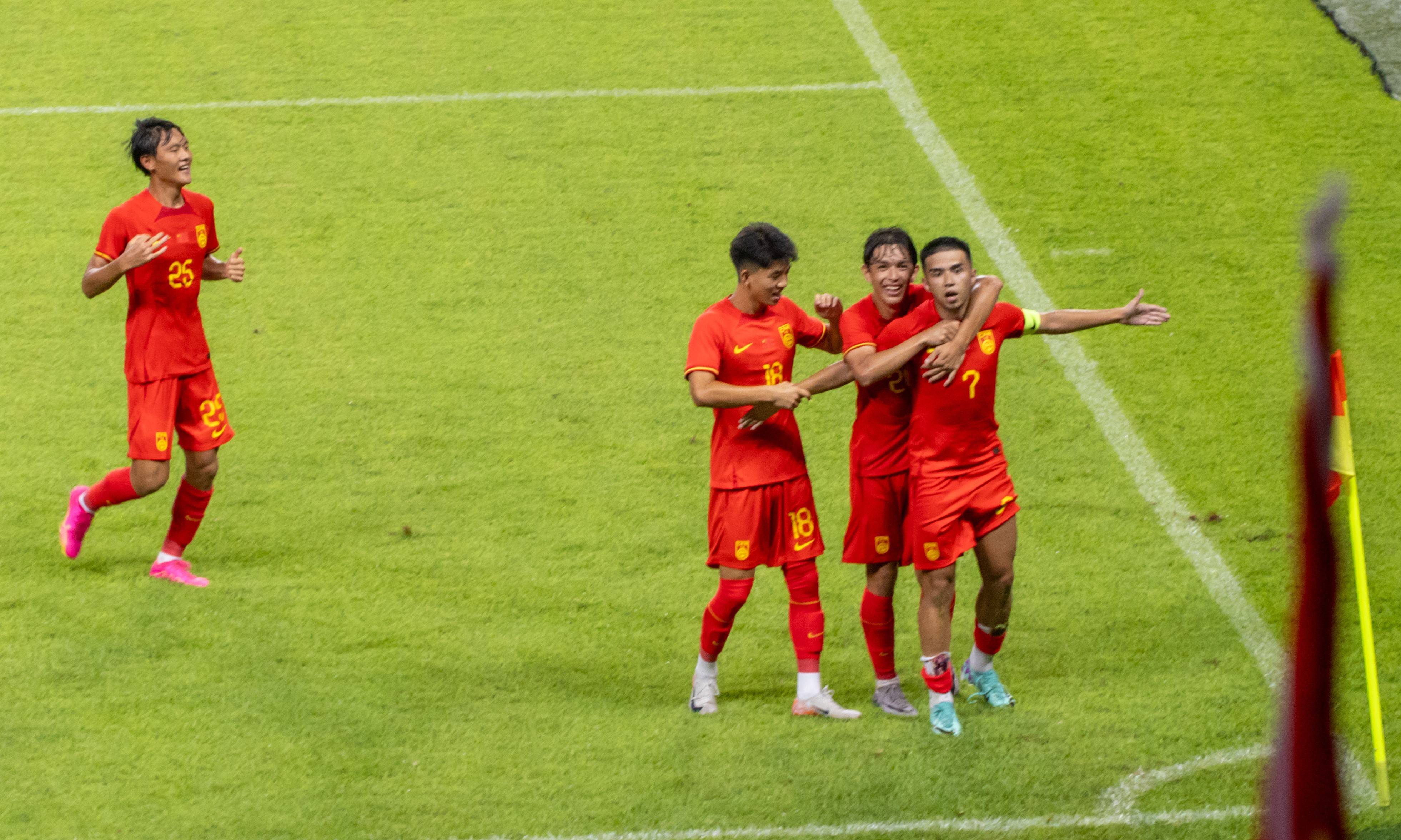 国内足球联赛球队的出色表现赢得掌声的简单介绍