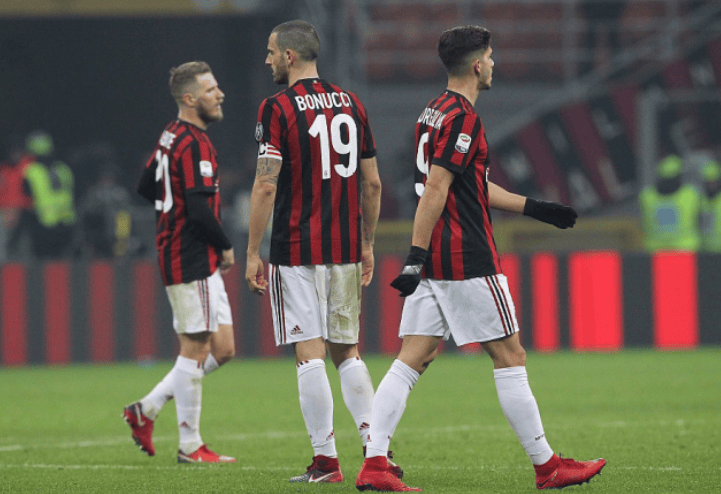 AC米兰主场大胜佛罗伦萨，继续领先