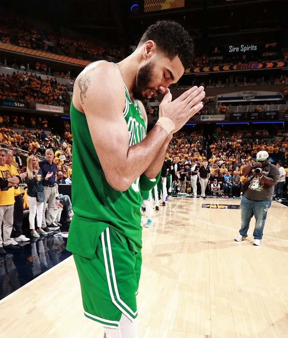 包含凯尔特人客场不敌步行者，塔图姆难挽败局的词条