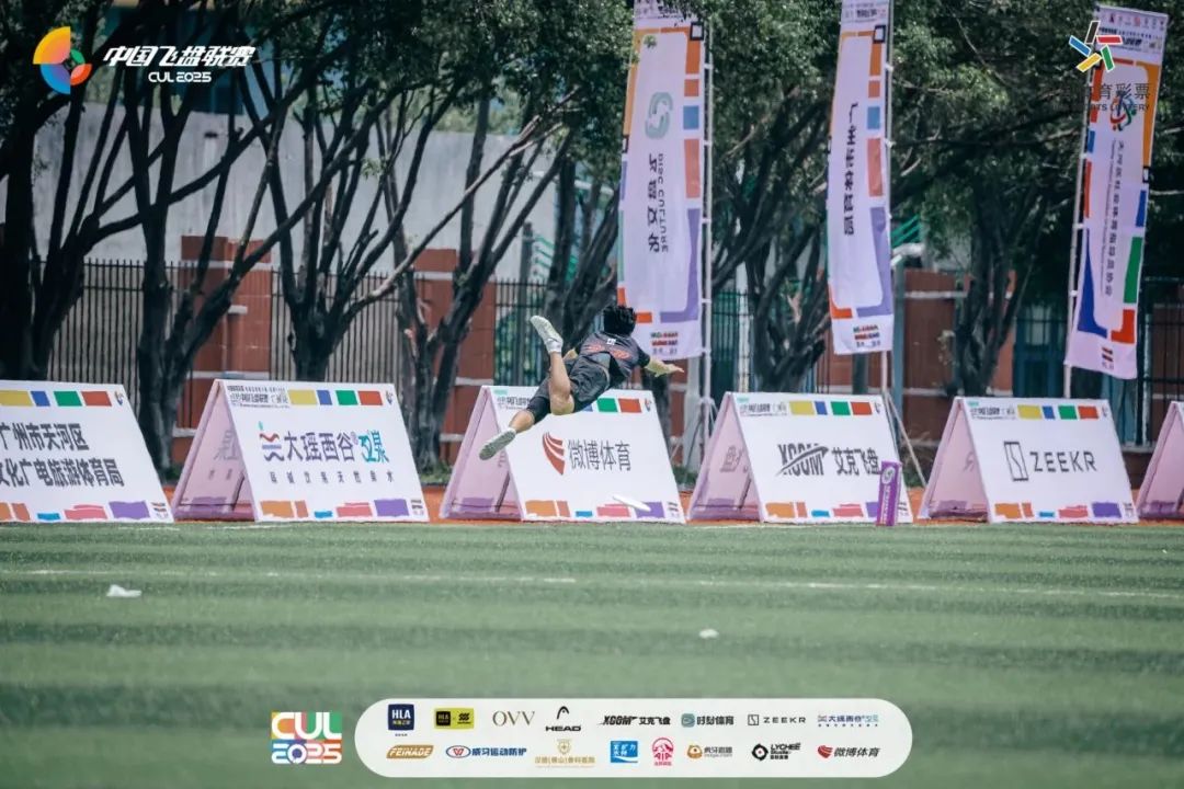 世界级赛场上激情澎湃,精英竞技风采展露 世界级赛场上激情澎湃,精英竞技风采展露