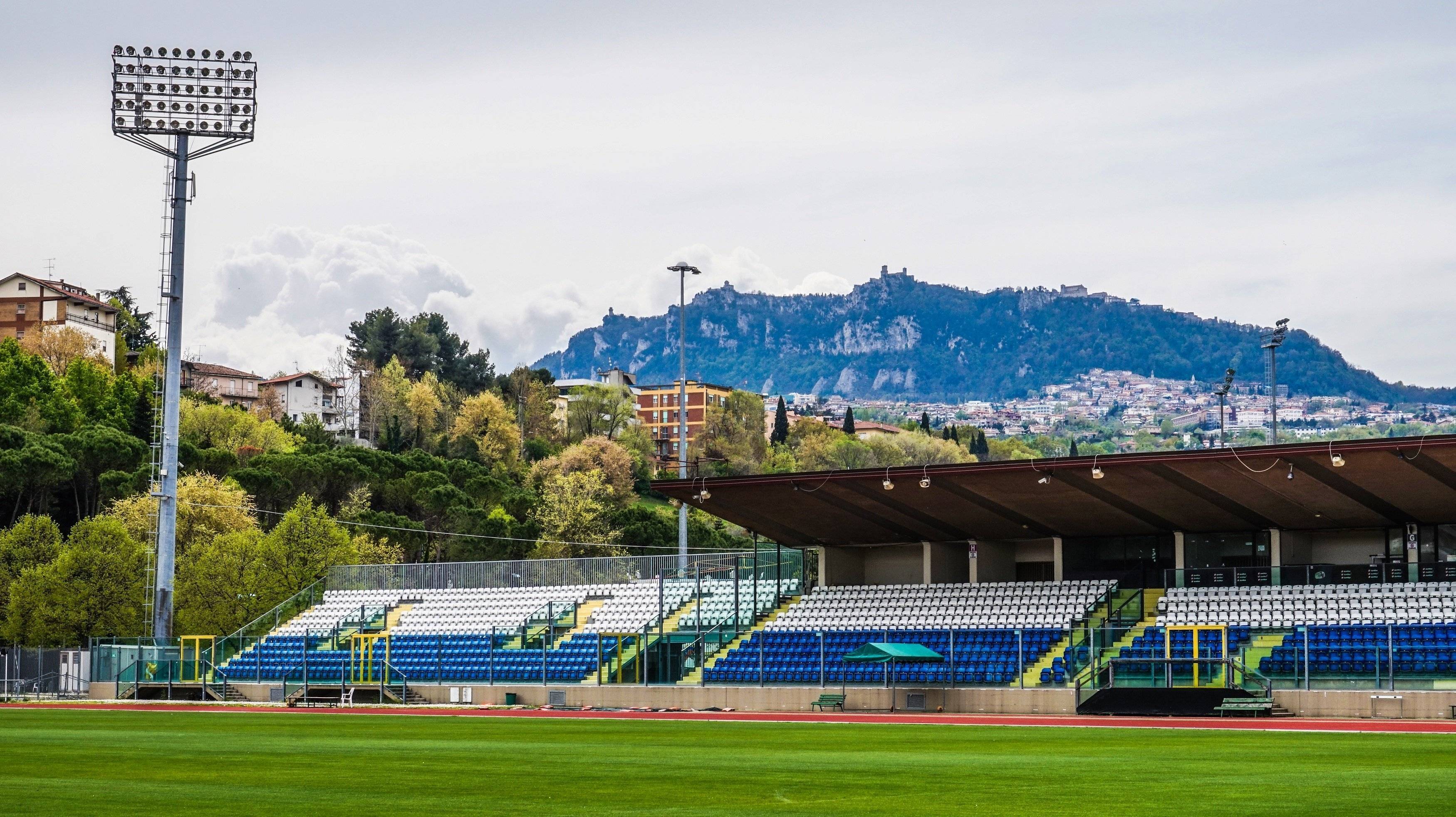 包含列支敦士登足球队奇迹般晋级下一轮的词条