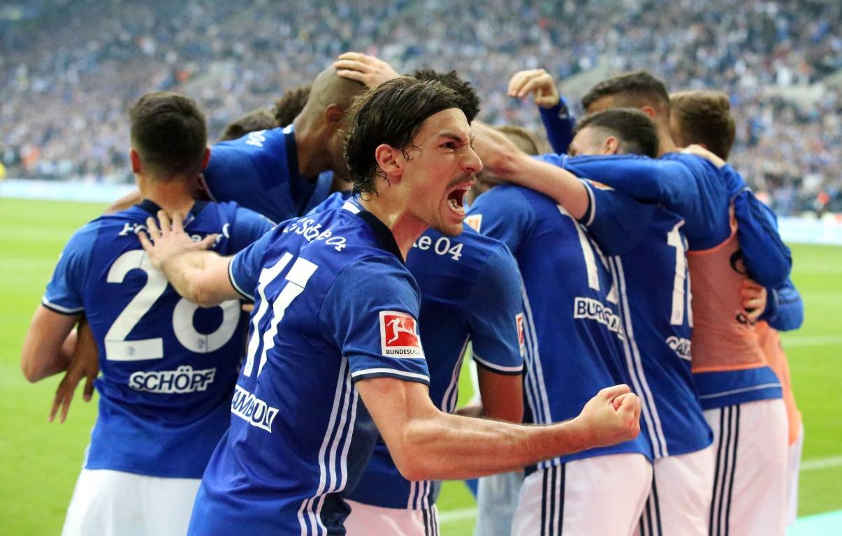 包含沙尔克队陷入低迷,教练严守战术重新调整的词条 包含沙尔克队陷入低迷,教练严守战术重新调整的词条