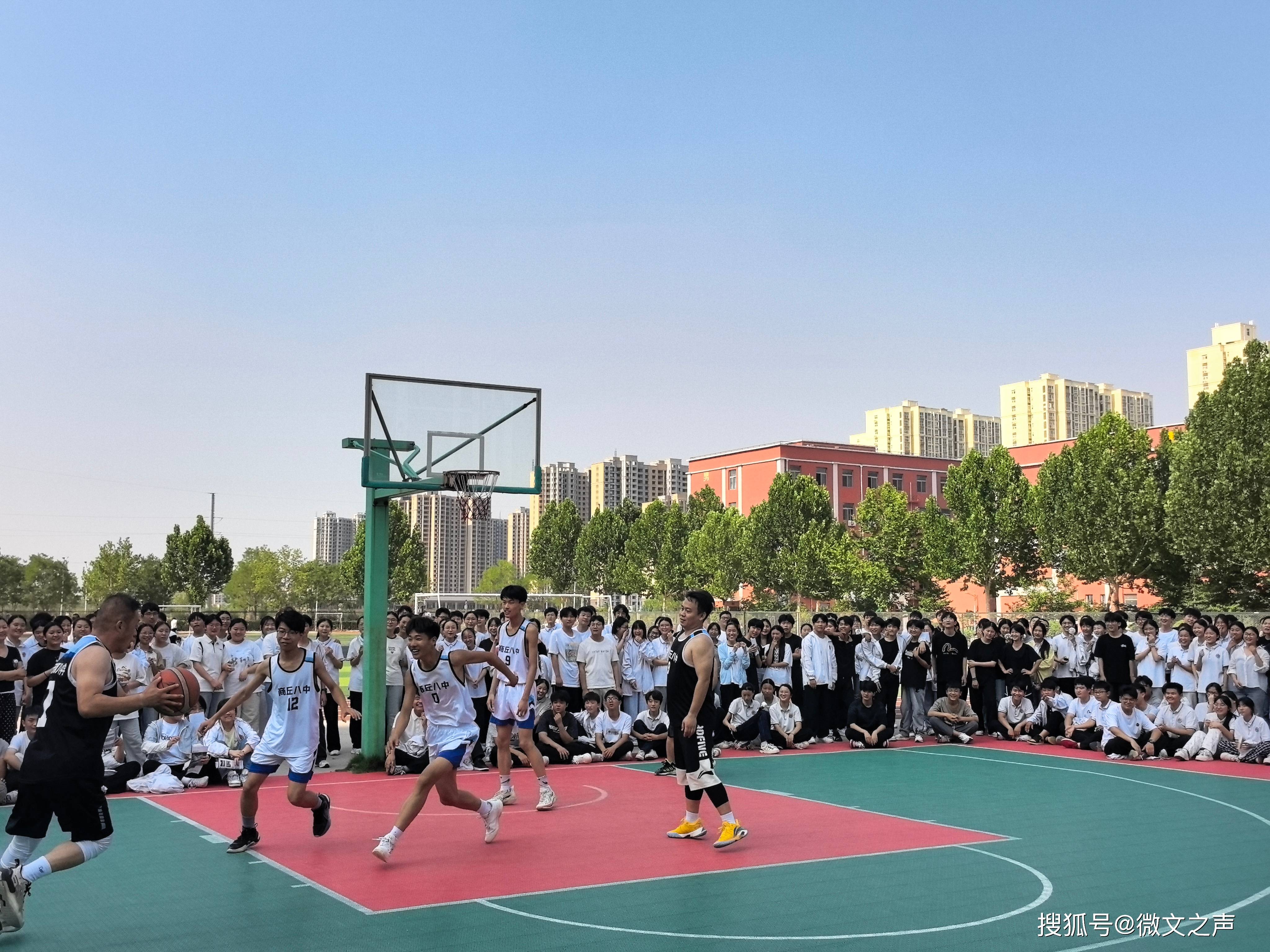 燃情篮球场上战团结，铸就强队实力的辉煌