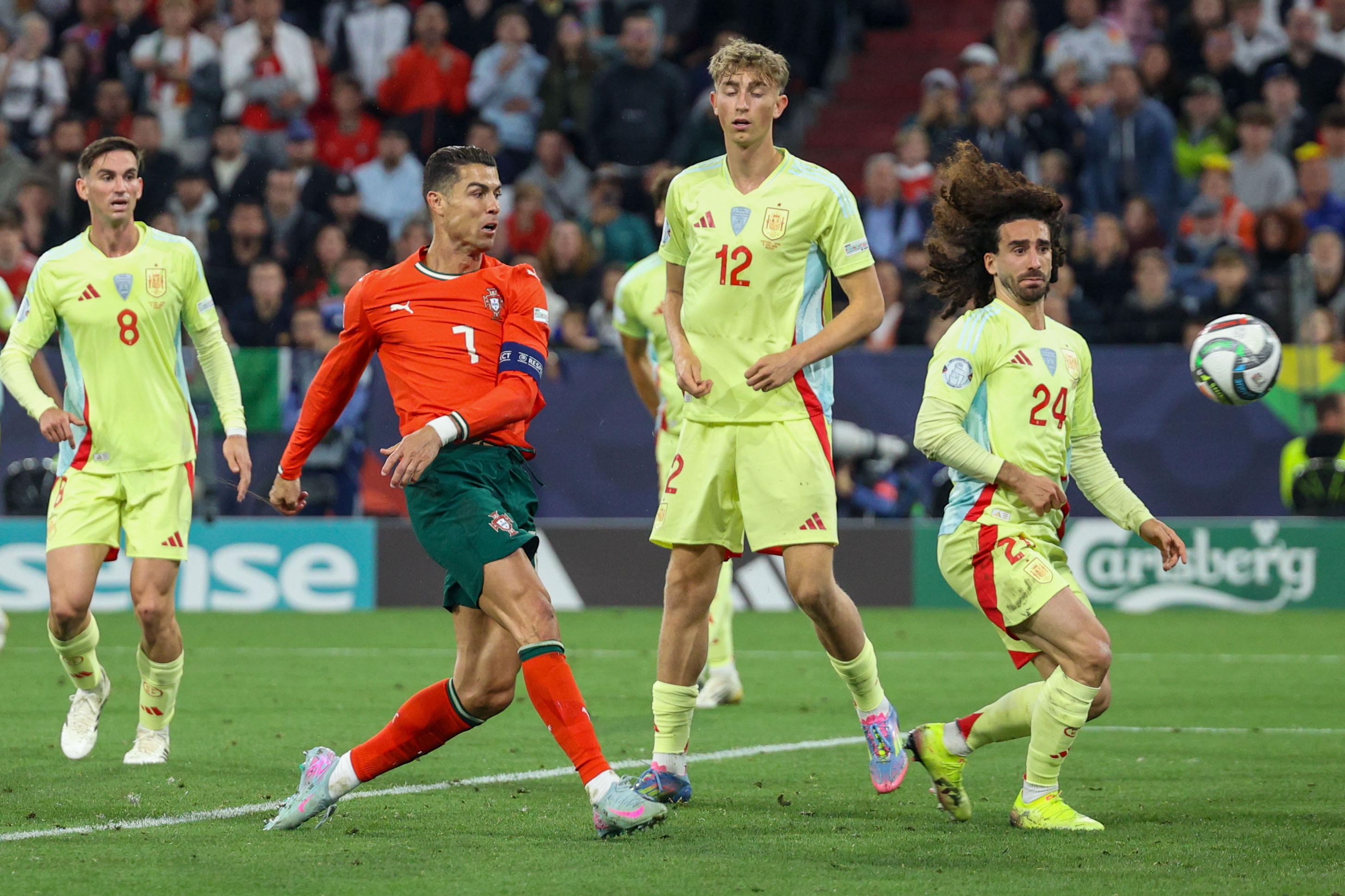 关于葡萄牙队表现亮眼在冰球赛中取得佳绩的信息 关于葡萄牙队表现亮眼在冰球赛中取得佳绩的信息