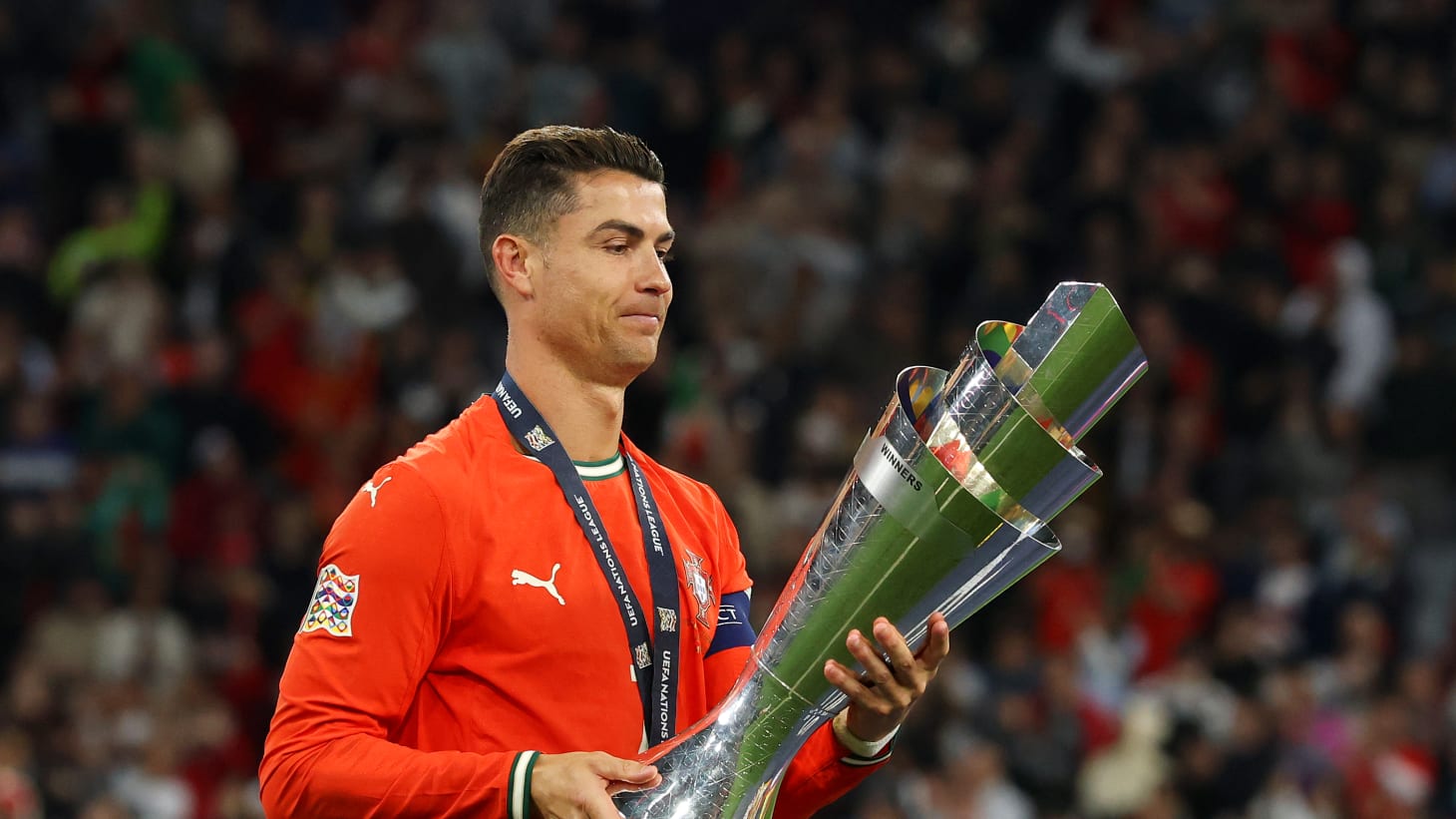 葡萄牙国家队在比赛中展现出色实力,引发狂热的简单介绍 葡萄牙国家队在比赛中展现出色实力,引发狂热的简单介绍