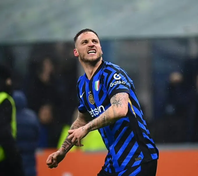 包含T1鏖战C9，Crisp拿下关键大龙鏖战多局半决赛，锁定晋级资格的词条