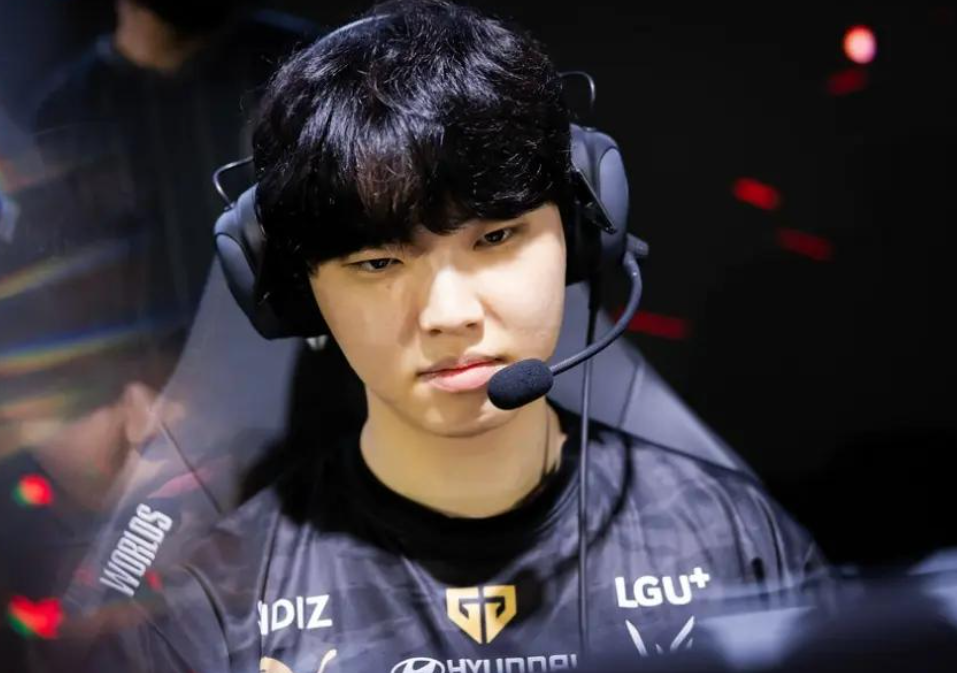 开云体育app-关于C9横扫BRO，Chovy线上压制力十足峡谷大战八强赛，点燃全场激情的信息