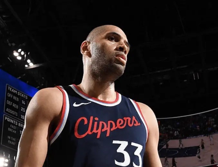 快船续约主力前锋尼克-巴图姆